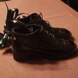 CHANEL BLACK PATENT LEATHER WRAP LACE UP LOAFERS